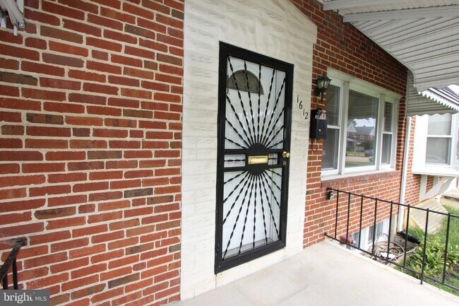 Building Photo - 1612 Sherwood Ave
