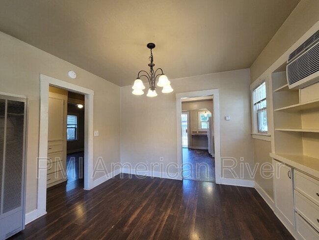 Building Photo - 4413 Parker Ave