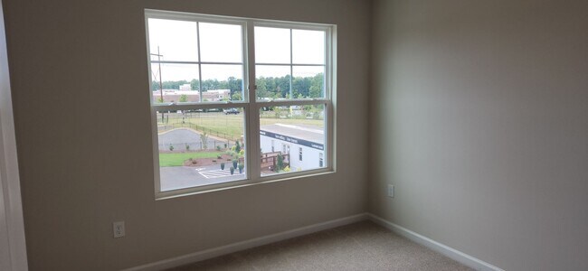 Building Photo - 3 Story Townhome for rent!
