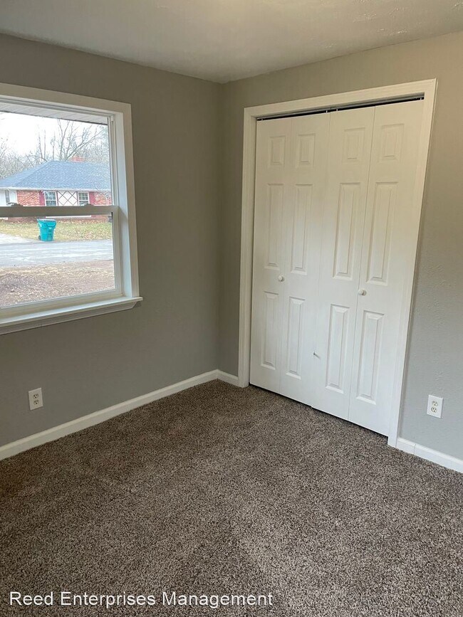 Building Photo - 3 br, 1.5 bath House - 2843 E Monroe Terr