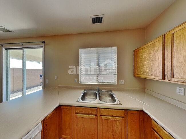 Foto del edificio - 11221 W Coronado Rd