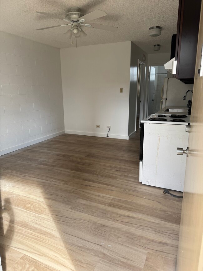 Building Photo - 3052 Ala Ilima St