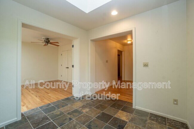 Building Photo - 4953 Clubhouse Ct