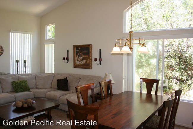 Building Photo - 865 Bel Esprit Cir