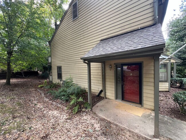 Building Photo - Charming Two-Story 2BD, 2.5BA Raleigh Cond...