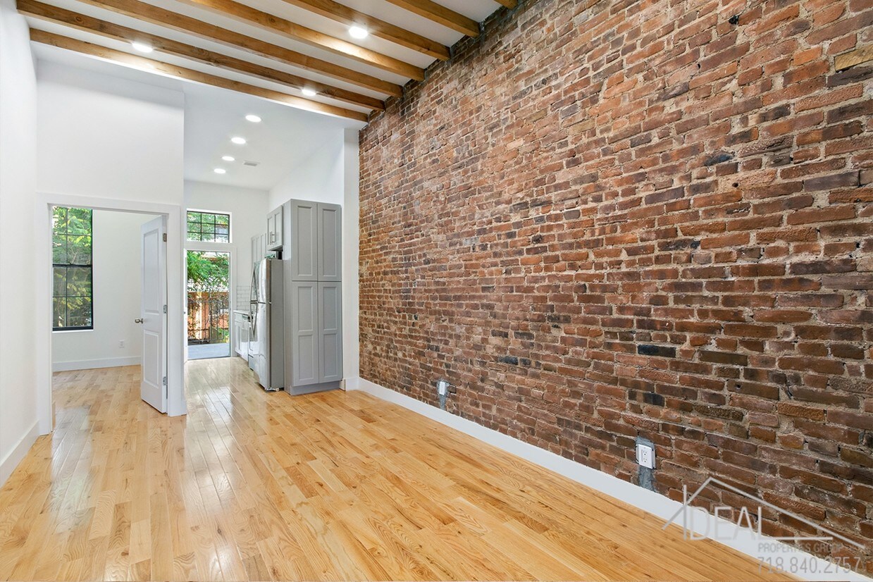 Foto principal - 750 Monroe St