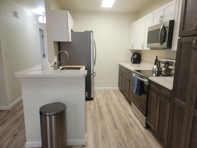 Building Photo - Furnished Downstairs Unit In North Kihei