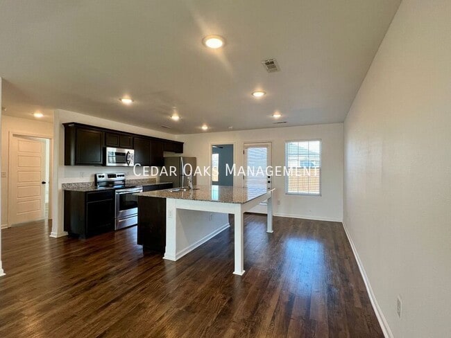 Building Photo - 806 Granite Cir SW
