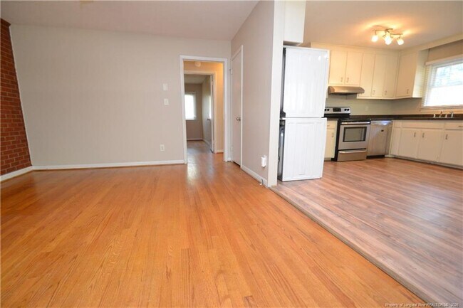 Foto del edificio - 5133 Lundy Dr