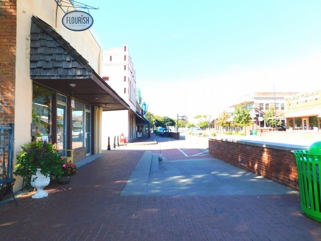 Building Photo - 140 W Main Street Commercial