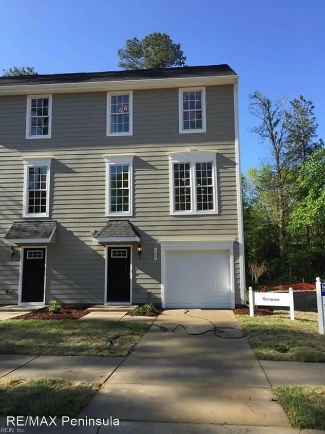 Primary Photo - 3 br, 2.5 bath House - 105 Parkway Ct