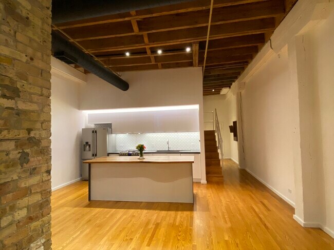 Building Photo - 525 N Halsted St