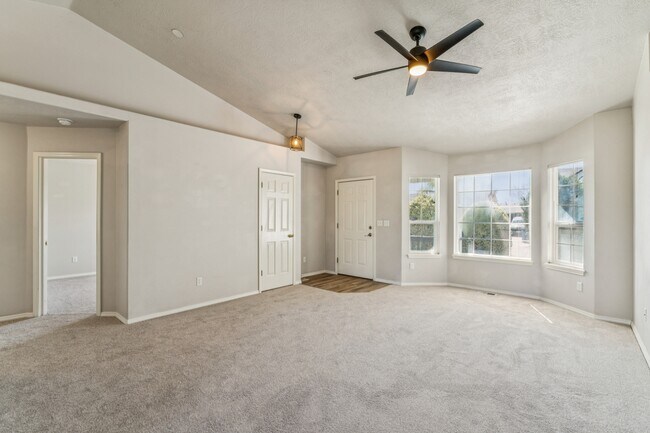 Foto del edificio - 8210 Waterside Ave