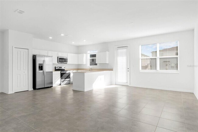 Building Photo - 353 Bogey Dr