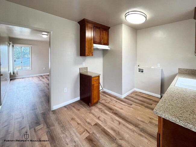 Building Photo - 1137 1/2 W 90th St