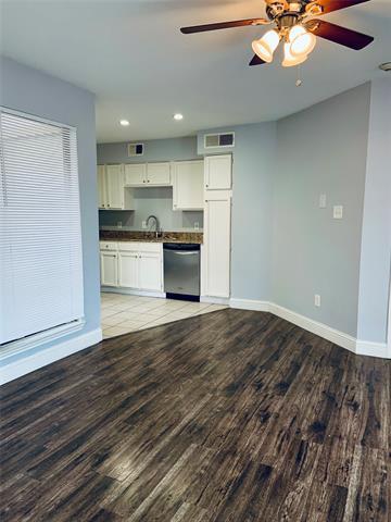 Building Photo - 2300 Balsam Dr