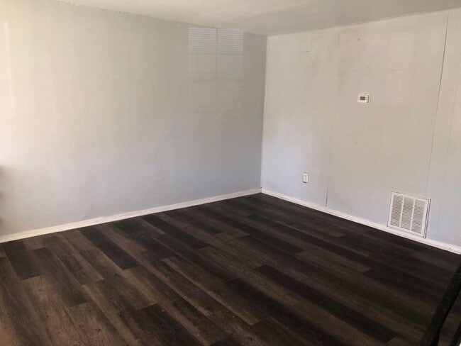 Building Photo - 3 Bedroom 1bath Southwest Baltimore