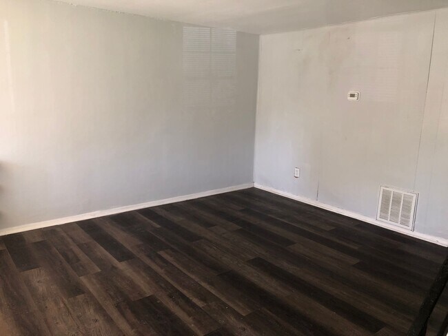 Foto del edificio - 3 Bedroom 1bath Southwest Baltimore