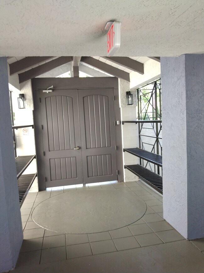 Secure entrance - 1756 Essex St