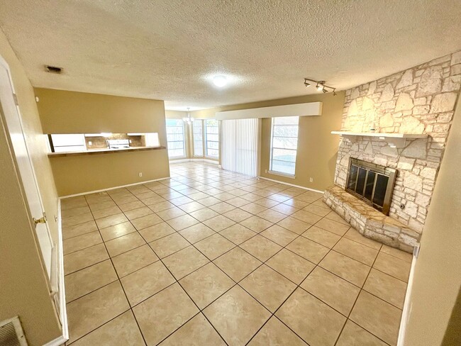 Building Photo - *MOVE IN SPECIAL* 3 Bedroom / 2 Bath Home ...