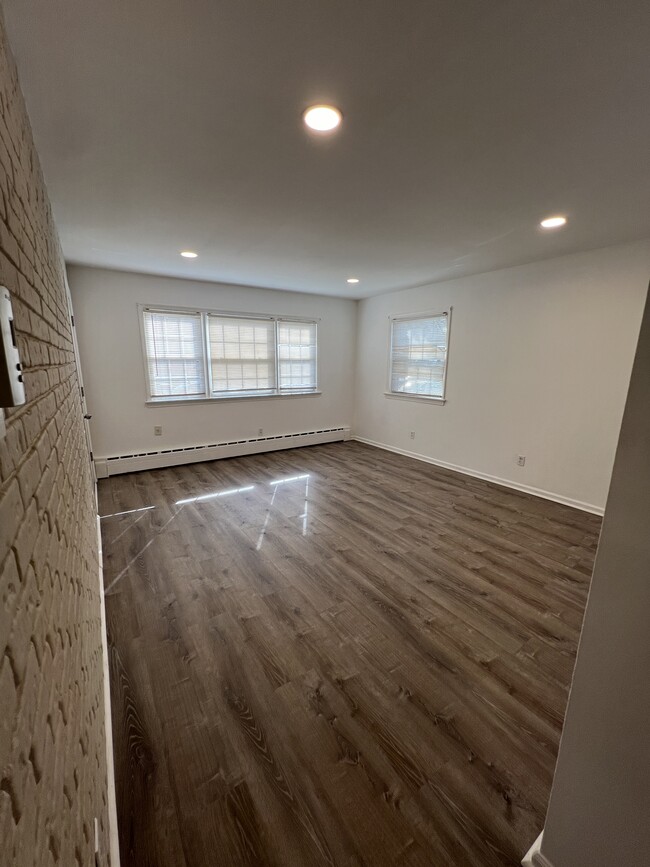 Building Photo - 1014 Quinton Ave