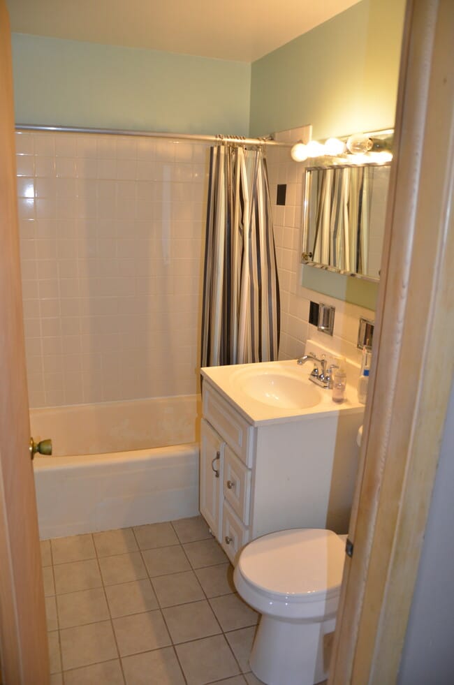 Building Photo - 1603 Waukegan Rd