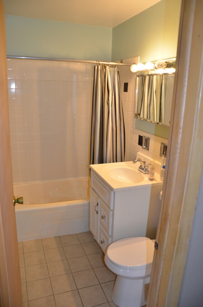 Foto del edificio - 1603 Waukegan Rd