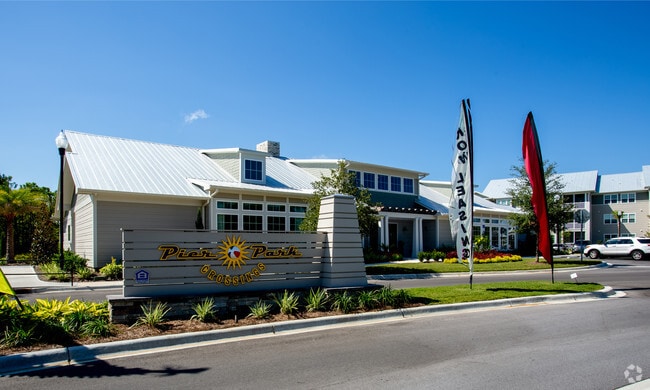 Oficina de arrendamiento - Pier Park Crossings