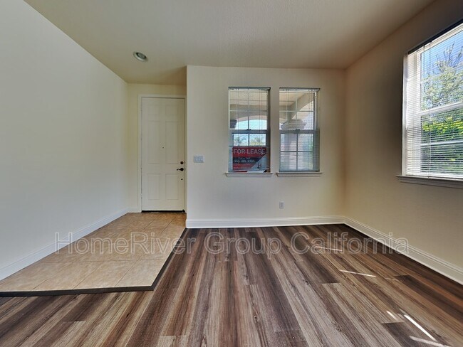 Foto del edificio - 4050 Copper Lake Way