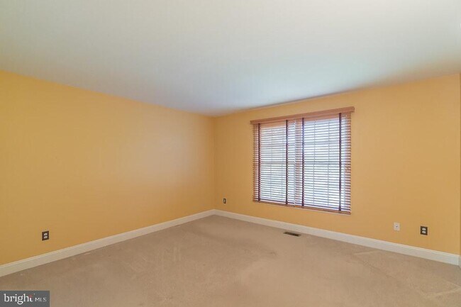 Building Photo - 75 Addis Dr