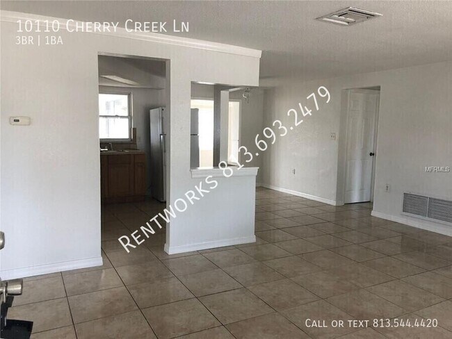 Foto del edificio - 10110 Cherry Creek Ln