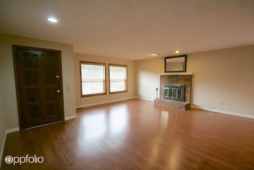 Building Photo - 2536 SE Risley Ave