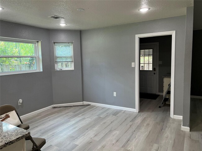 Building Photo - 299 Chateau Woods Parkway Drive, Conroe, T...