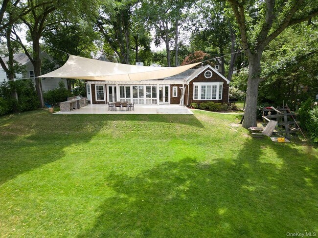 Foto del edificio - 658 Shore Acres Dr
