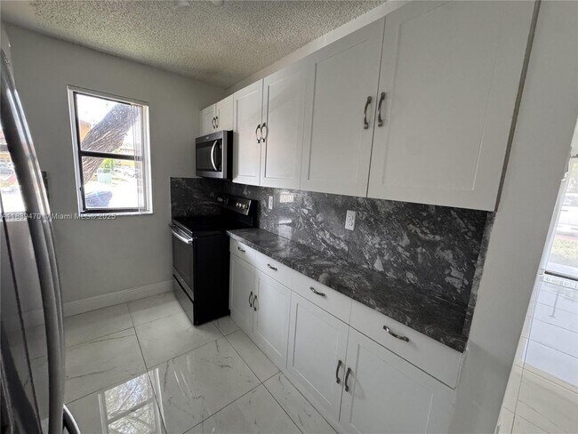 Building Photo - 15650 SW 80th St