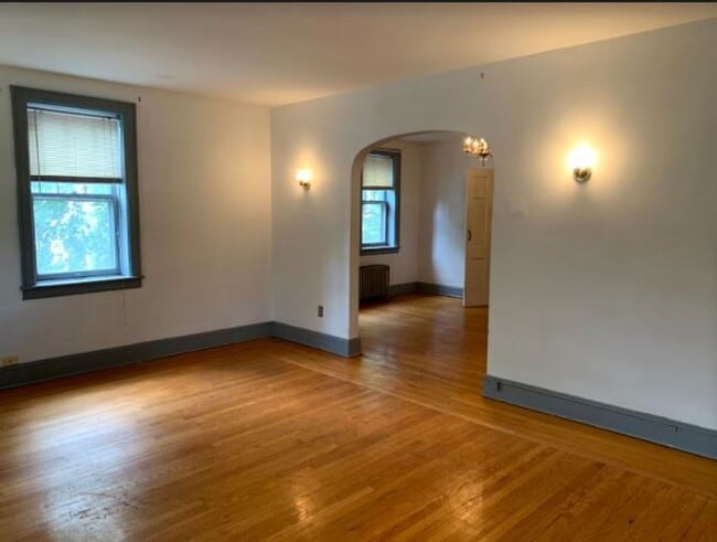 Building Photo - 102 Edgewood Ave