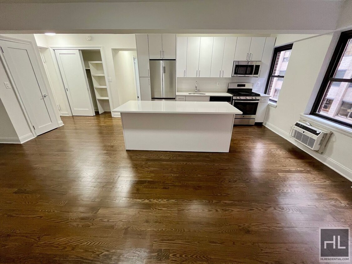 Primary Photo - EAST 57 STREET