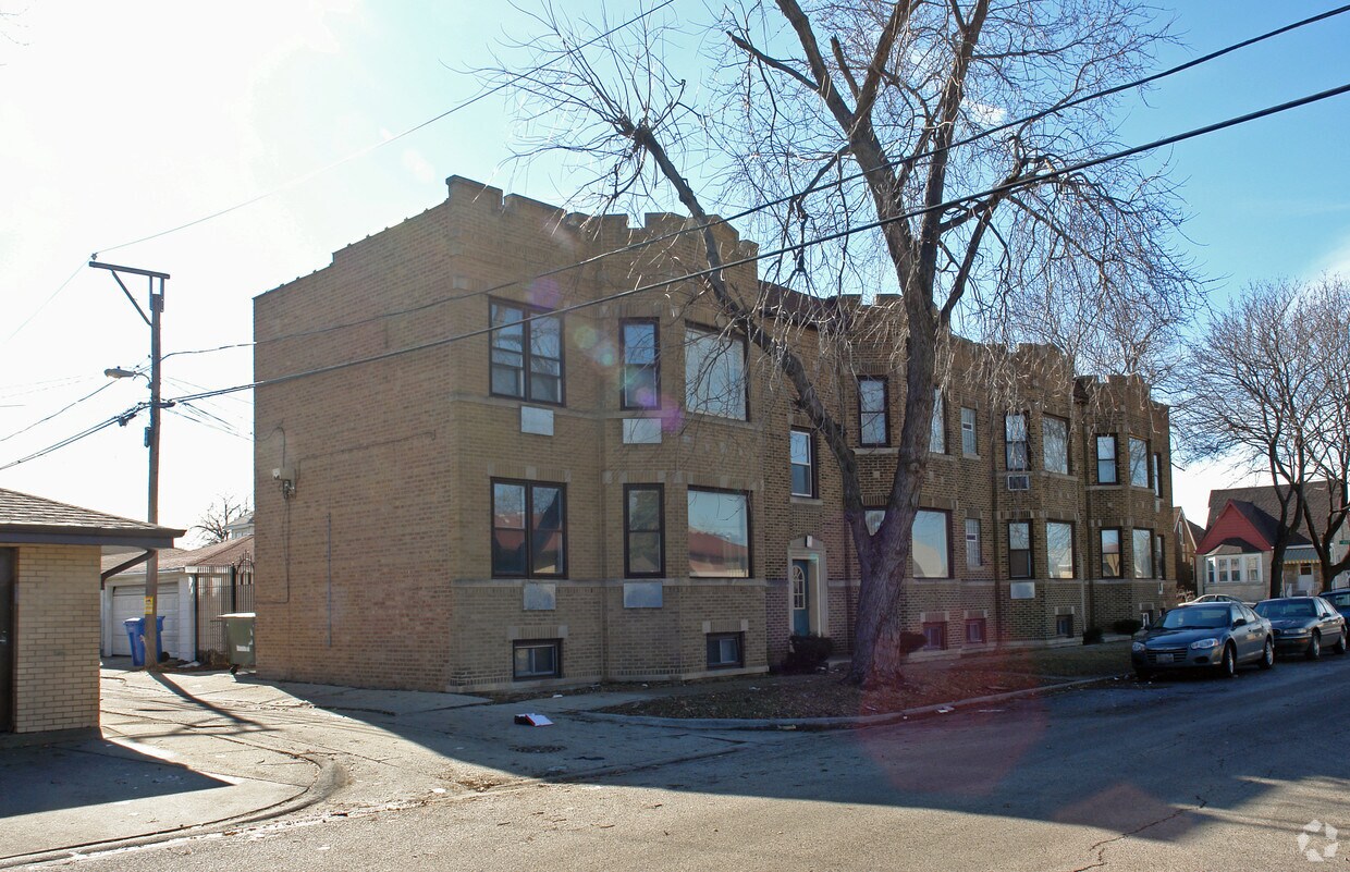 Building Photo - 6403 S Kilpatrick Ave
