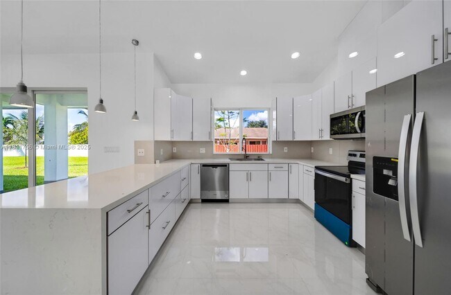 Foto del edificio - 15640 NW 39th Ct