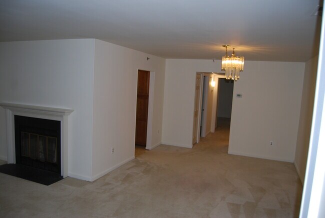 Dinig Room - 14209 Dove Creek Way