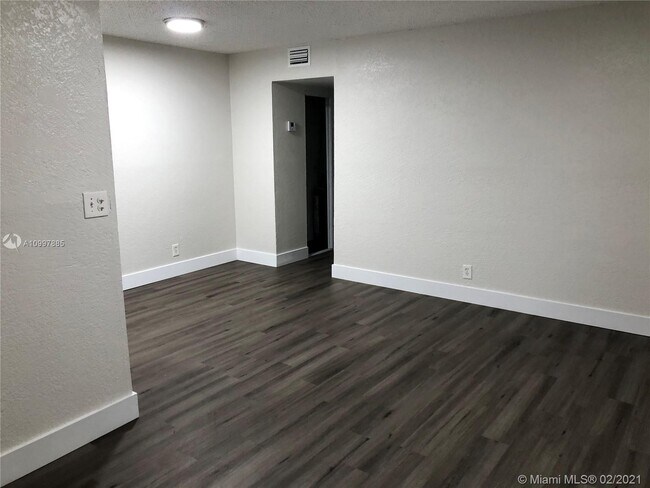 Foto del edificio - 2150 Madison St