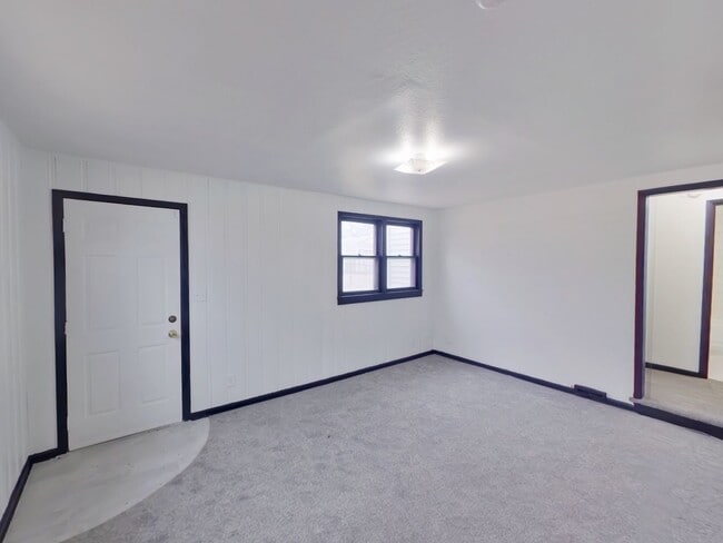 Building Photo - 1842 N Chautauqua St