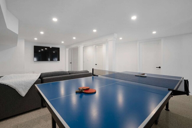 Foto del edificio - 1835 Naugles Dr