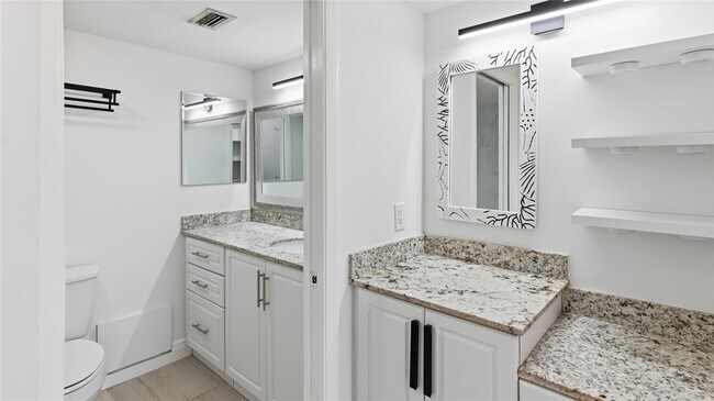 Foto del edificio - 23048 Oxford Pl