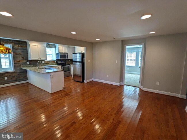 Foto del edificio - 8412 Leaf Rd