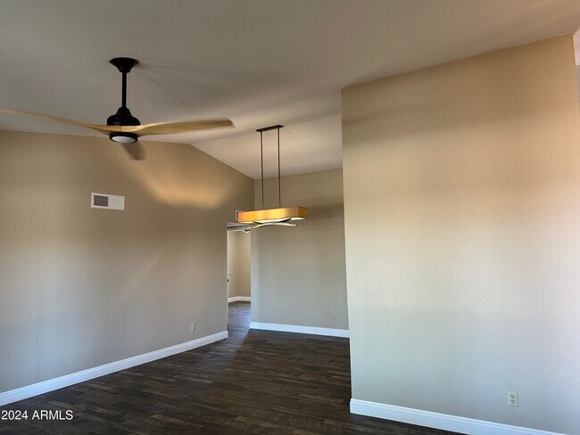 Building Photo - 2615 E Marilyn Rd