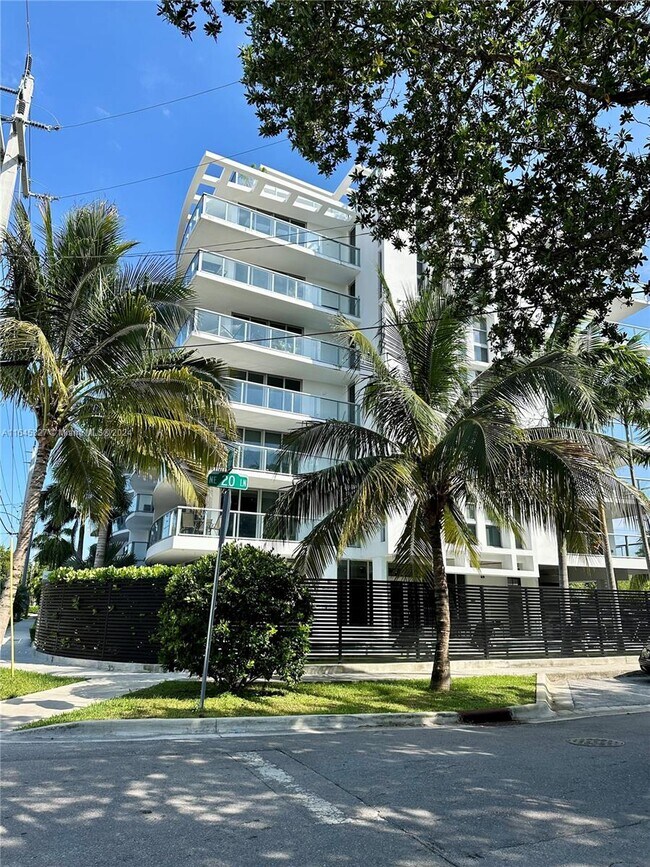 Foto del edificio - 13800 Highland Dr