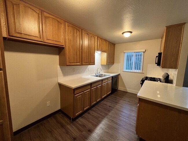 Building Photo - 3000 Jade Way