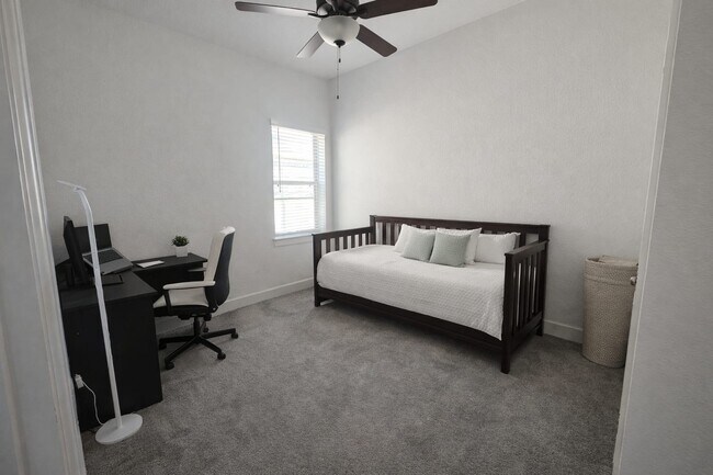 Foto del edificio - 10810 Burgess Pk Ct