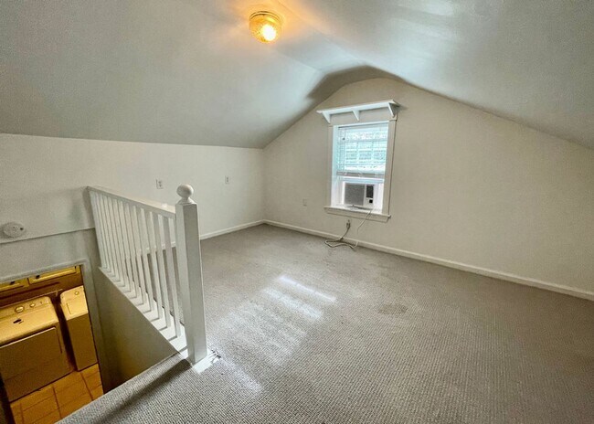 Building Photo - Available 8/1. Great 4 BR Home with Detach...